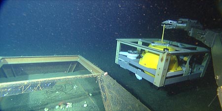 New seafloor observatory provides round-the-clock monitoring of ocean ...